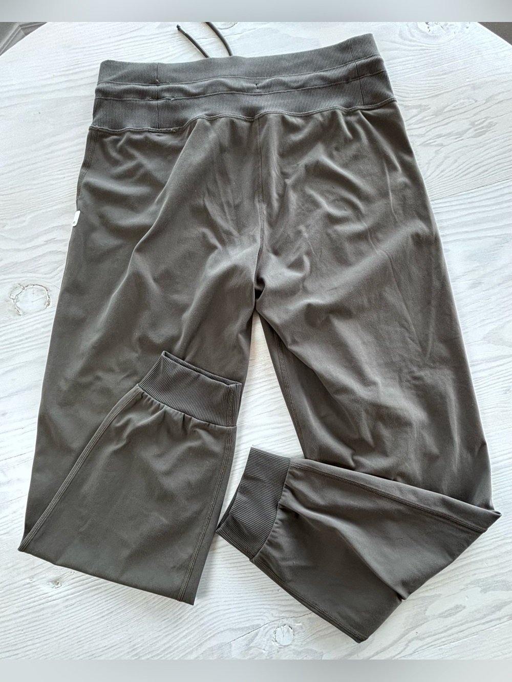 Vuori Jogger Pants Size Medium - Picture 2 of 3